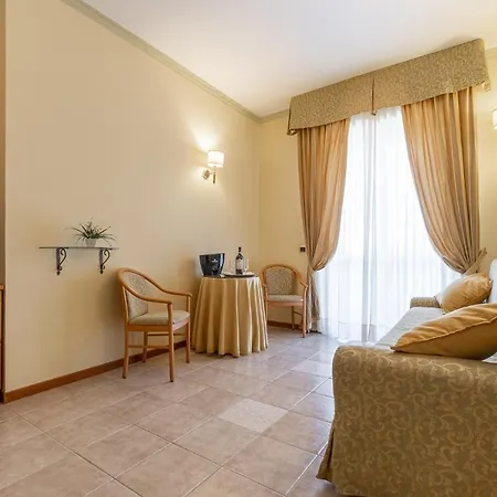 Relax 4* Syracuse