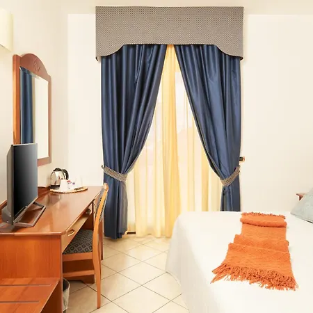 Готель Relax Syracuse