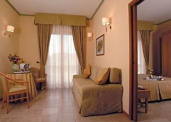 Relax 4* Szirakúza